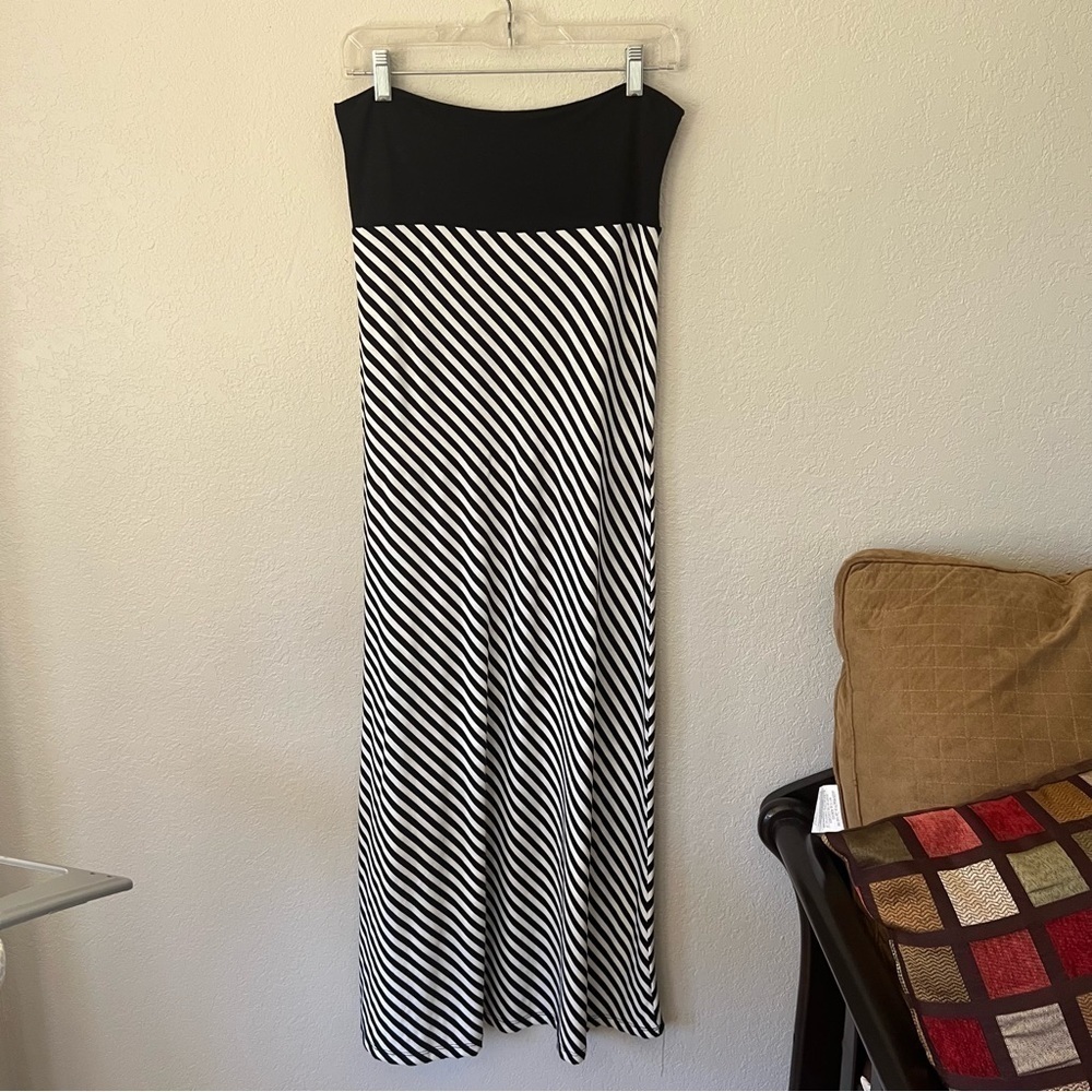 Black & white striped maxi skirt with wide black waist band, M. - Picture 7 of 12